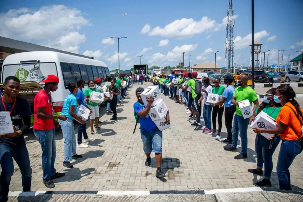 Donate to humanitarian aid volunteers delivering urgent supplies